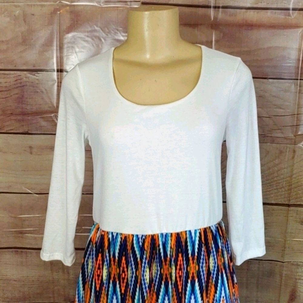 Beautiful Dia Dress Size Medium PRICE FIRM 💥 - Picture 3 of 11